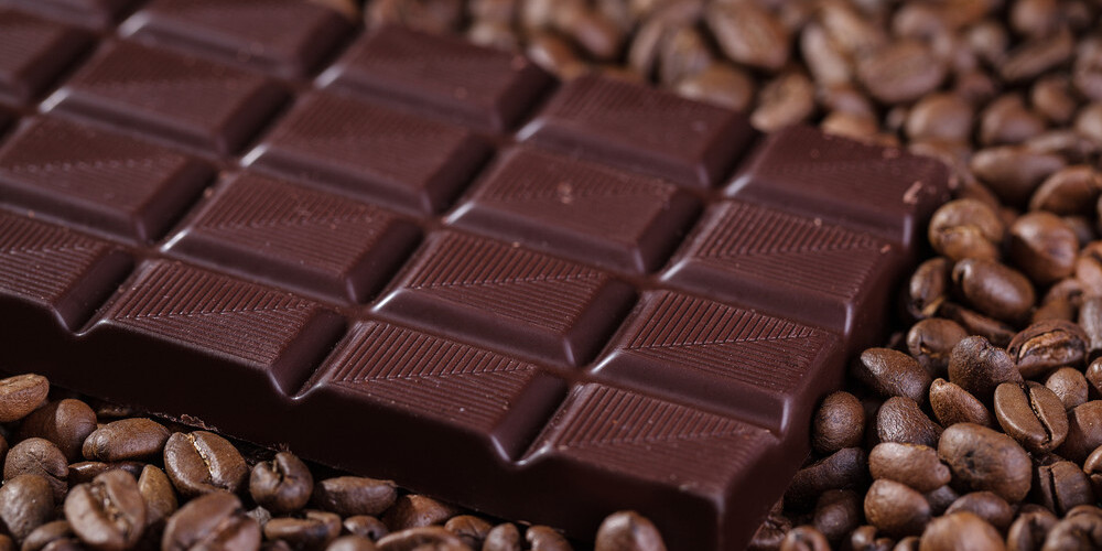 Radītas rūgtās šokolādes tabletes sirds slimniekiem