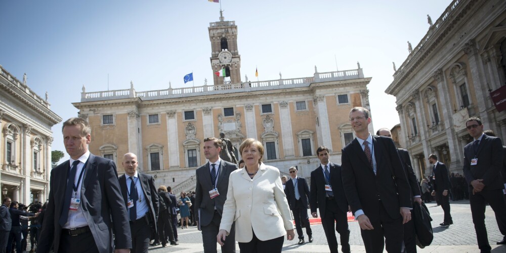 "Atsevišķi mūs globālā dinamika nobīdītu malā" - Eiropas līderi Romā sola turēties kopā