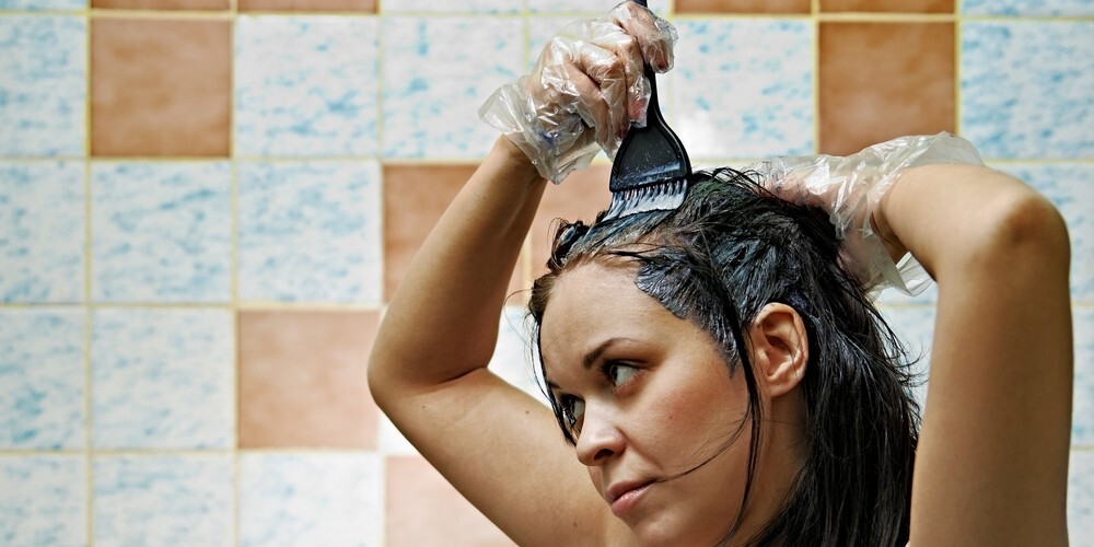 5 padomi, kā nokrāsot matus mājas apstākļos