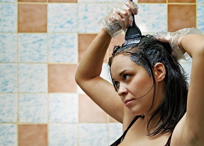 5 padomi, kā nokrāsot matus mājas apstākļos