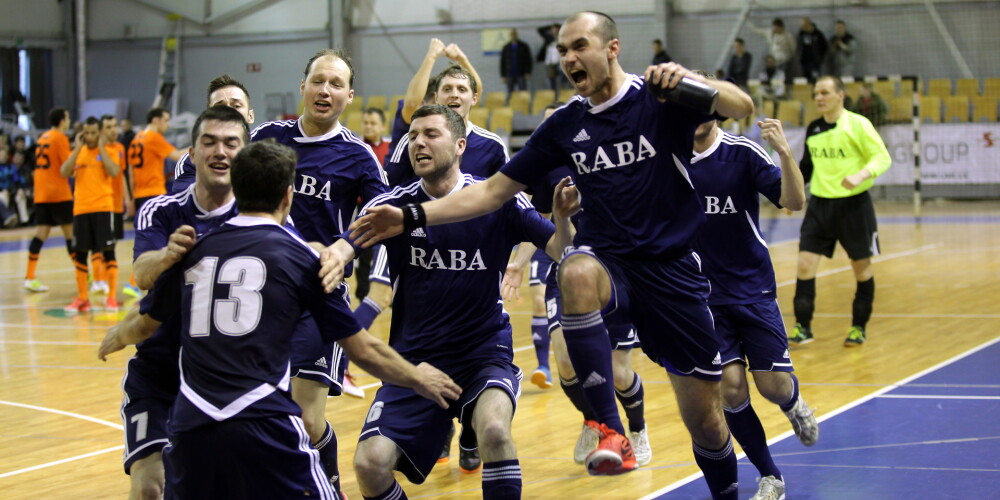 "Raba" komanda pieveic "Nikaru" un triumfē Latvijas kausā telpu futbolā
