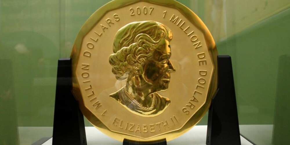 No Berlīnes muzeja nozagta 100 kilogramus smaga un gandrīz 4 miljonus eiro vērta monēta