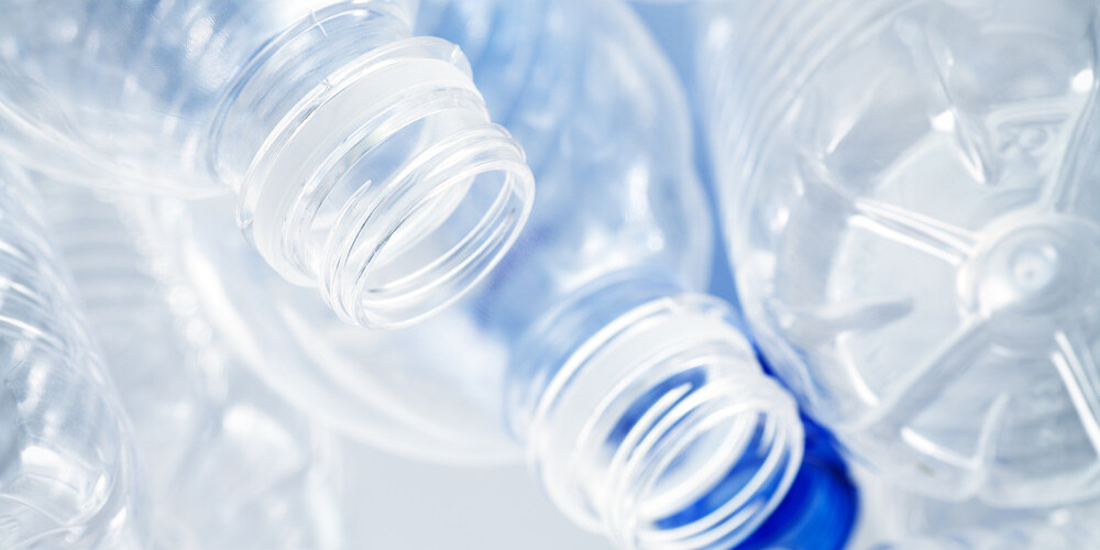 Почему нельзя повторно пить из пластиковых бутылок?