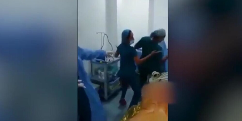 В Колумбии врачи были уволены после танцев у операционного стола