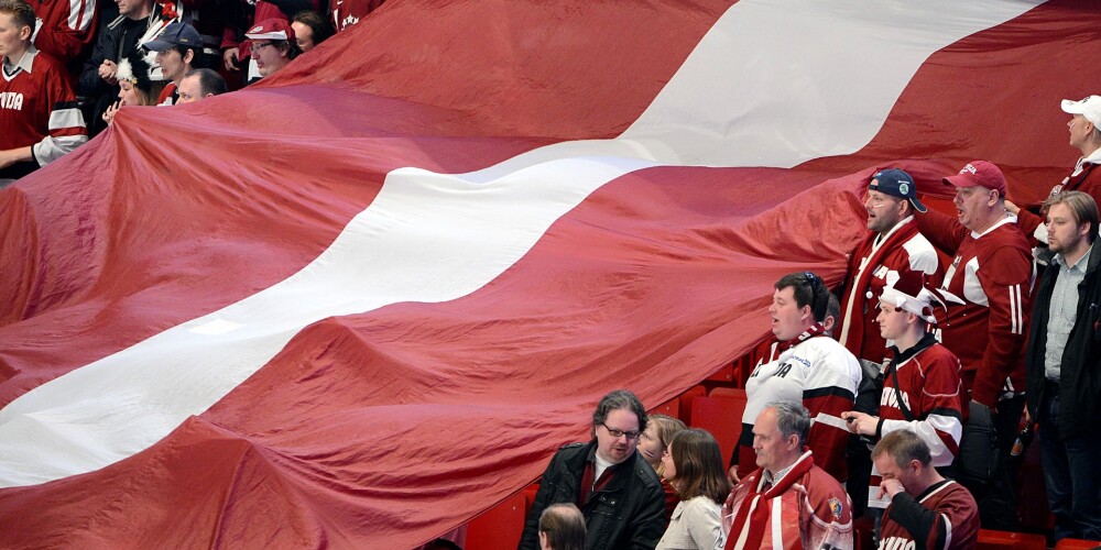 Pasaules čempionāts hokejā ir ikgadējs hokeja turnīrs, ko rīko Starptautiskā hokeja federācija. Turnīra uzvarētāja izcīna Pasaules čempiones titulu. Elites divīzijā spēlē 16 komandas. Kopš 1997. gada Elites divīzijā spēlē arī Latvijas hokeja izlase. 2006. un 2021. gadā pasaules čempionāts hokejā Elites divīzijā notika Rīgā, Latvijā.