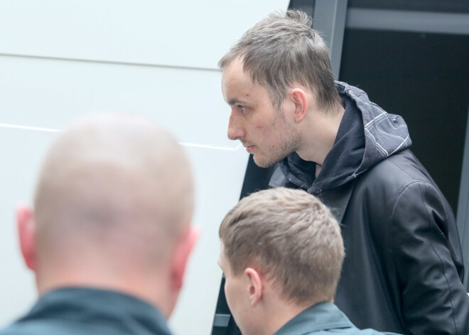 Egidiju Anupraiti nogādā tiesā Kauņā.