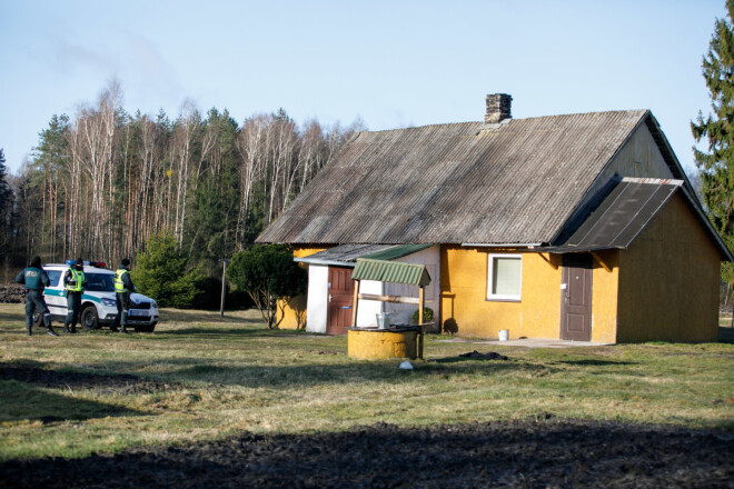 Lauku nams pieticīgajā Gaižēnu ciemā. Vieta, kurā notikusi šaušalīgā slepkavība.