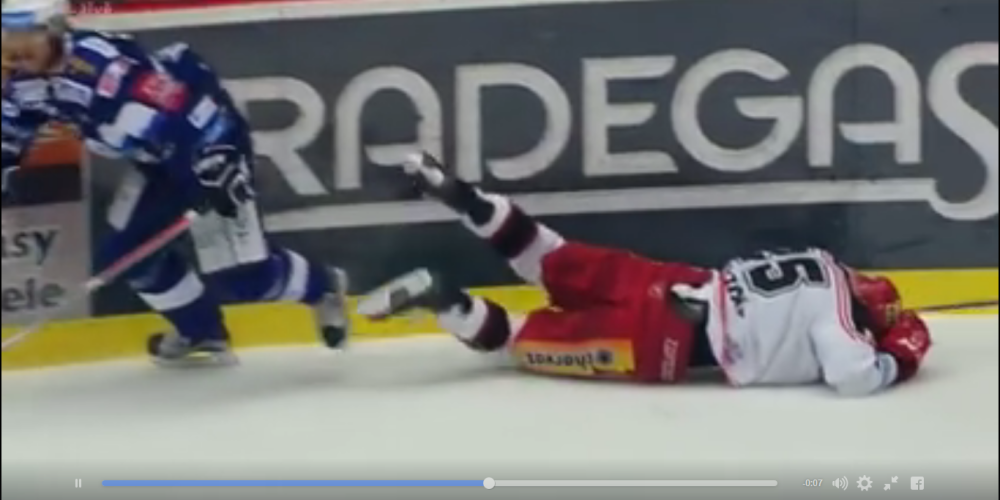 Pretinieks Latvijas izlases hokejistam Andrim Džeriņam salauž degunu