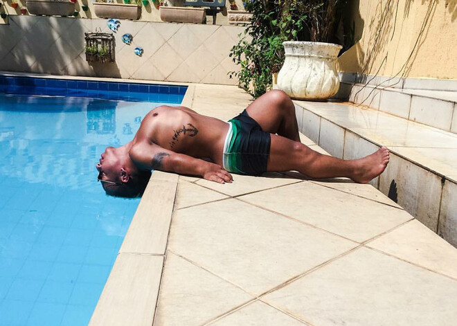 Гламурный лилипут стал любимцем интернета