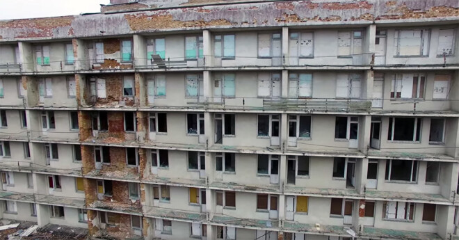 Kādreiz visā bijušajā padomju impērijā slavenā Baldones sanatorijā nu var sastapt vien spokus. Pamestās dziednīcas korpusi iedveš šausmas.