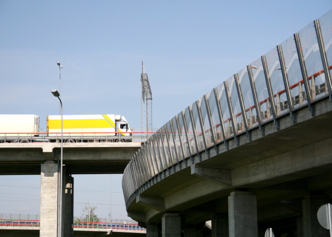 Uz Dienvidu tilta trešā līmeņa estakādes varēs braukt ar ātrumu 70 km/h