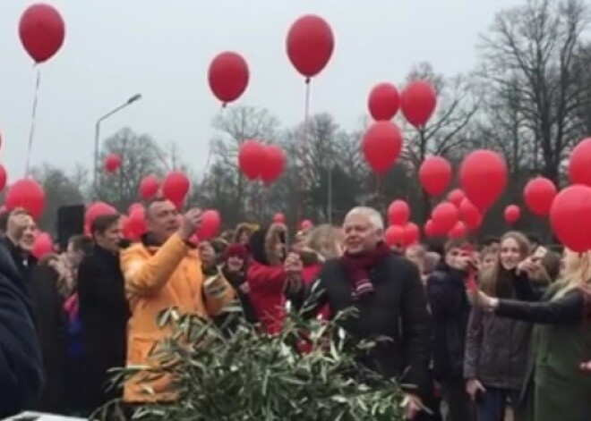 Liepājas vieglatlētikas manēžai ielikts pamatakmens