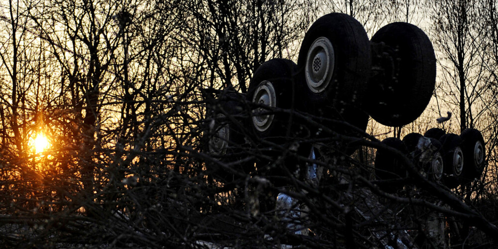 Aviokatastrofa Smoļenskā notika sestdienā, 2010. gada 10. aprīlī, kad Polijas prezidenta lidmašīna "Tupolev Tu-154M" nogāzās netālu no Krievijas pilsētas Smoļenskas lidlauka un gāja bojā visi 96 lidmašīnā esošie pasažieri un apkalpes locekļi. Bojāgājušo vidū bija Polijas prezidents Lehs Kačiņskis, viņa sieva Marija Kačiņska, ģenerālštāba vadītājs un citi Polijas militārās elites pārstāvji, Polijas Bankas prezidents, ārlietu minists, valdības pārstāvji un parlamenta deputāti. Lidmašīnā esošie cilvēki devās uz Katiņas slaktiņa 70. gadadienas atceres vietu Katiņā, kas atrodas 19 kilometru attālumā no Smoļenskas.