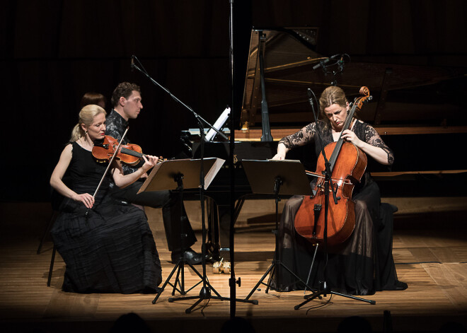 Cēsīs izskanējis latviešu mūzikas zvaigžņu koncerts