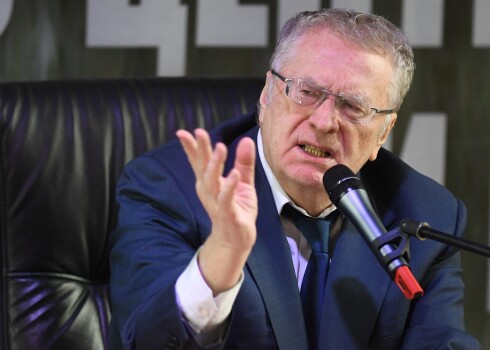 Raidījumā Krievijas parlamenta apakšpalātas Valsts domes deputāts Vladimirs Žirinovskis noliedz bijušo padomju republiku tiesības uz patstāvību un neatkarību