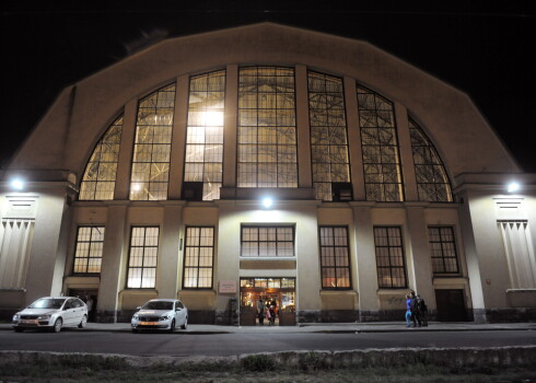 Par Centrāltirgus gaļas paviljona vadītāju kļuvis ar "Saskaņu" saistīts cilvēks, kuru tiesā par zagtu automašīnu tirgošanu.