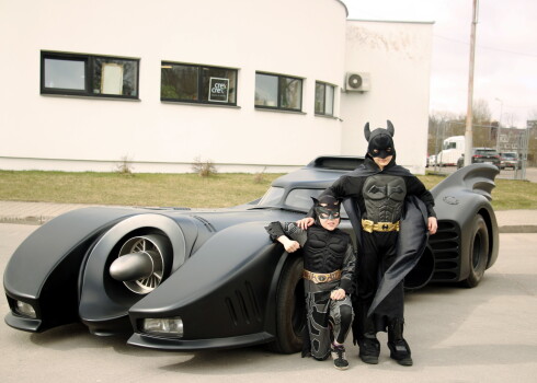 Ķīpsalā piestājis miljonu vērtais Betmena auto
