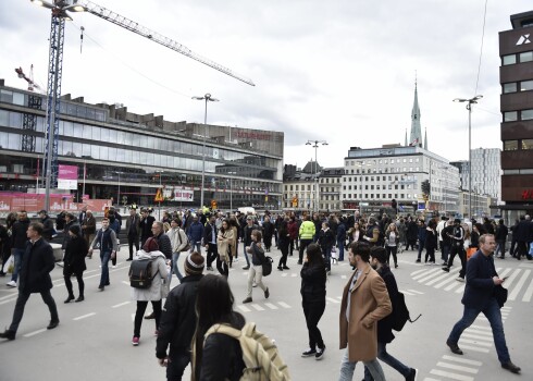 Piektdienas pēcpusdienā Stokholmu satricināja traģēdija.