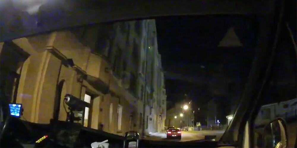 Interesants video ar piektdienas nakti Rīgā no policista skatpunkta