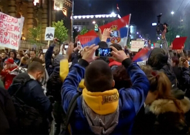 Serbijā jau sesto dienu turpinās protesti pret jauno prezidentu Vučiču