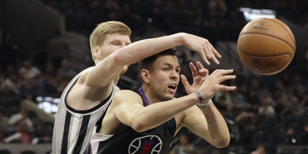 Bertānam pieticīgs spēles laiks "Spurs" zaudējumā pret "Clippers"