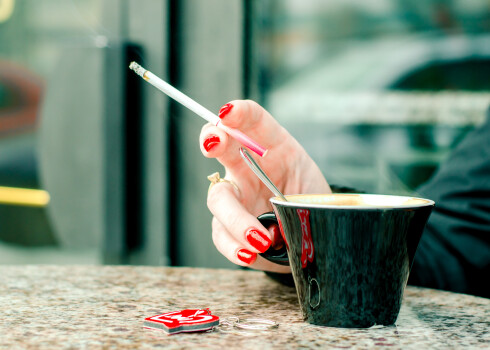 Ja arī tu nespēj savu rīta rituālu iedomāties bez dienišķās nikotīna un kofeīna devas, pēdējais laiks šo ieradumu mainīt.