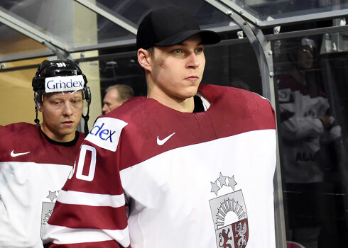 Latvijas hokeja izlases rindas papildina Merzļikins, gaida arī uzbrucēju Rihardu Bukartu