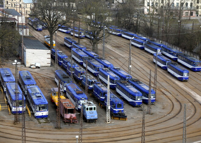 Jauni atvieglojumi Rīgas sabiedriskajā transportā. Ieskaties, varbūt vari braukt par velti