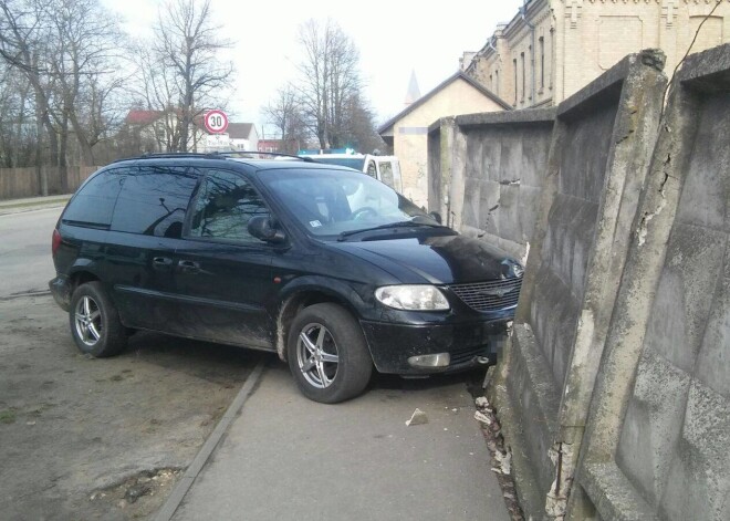 Šādi beidzās kāda vīrieša bēgšana no policistiem Rīgā 