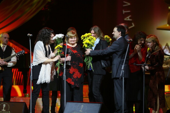 "Latvijas mūzikas ierakstu Gada balva 2011" ceremonija, kurā balvu par mūža ieguldījumu saņēma dziesminiece Austra Pumpure.