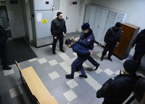 Aizdomās par Sanktpēterburgas metro spridzināšanu aizturēts vēl viens vīrietis