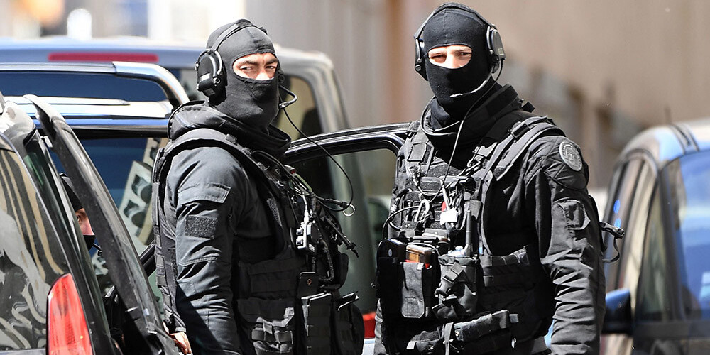 Francijā aizturēti divi vīrieši, kuri tuvāko dienu laikā grasījās sarīkot teroraktu