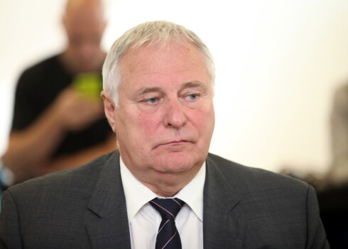 Loginovs joprojām strādā Rīgas brīvostas pārvaldes uzņēmumā "Rīgas brīvostas flote".