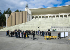 Mežaparka Lielajā estrādē parakstīja pārbūves līgumu, kas paredz skatītāju zonas un estrādes pielāgošanu 2018.gada XXVI Vispārējiem latviešu Dziesmu un XVI Deju svētkiem.