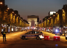 Parīzē Elizejas laukos terora aktā nogalina policistu; uzbrucējs bija drošības iestāžu redzeslokā