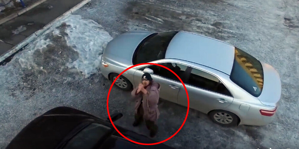 Vīrieti Krievijā uz ielas pārbiedē lidojošs briesmonis
