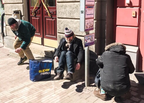 Dažiem svētdiena iesākās ļoti jautri, bet vismaz vienam kungam ar traģikomisku misēkli.