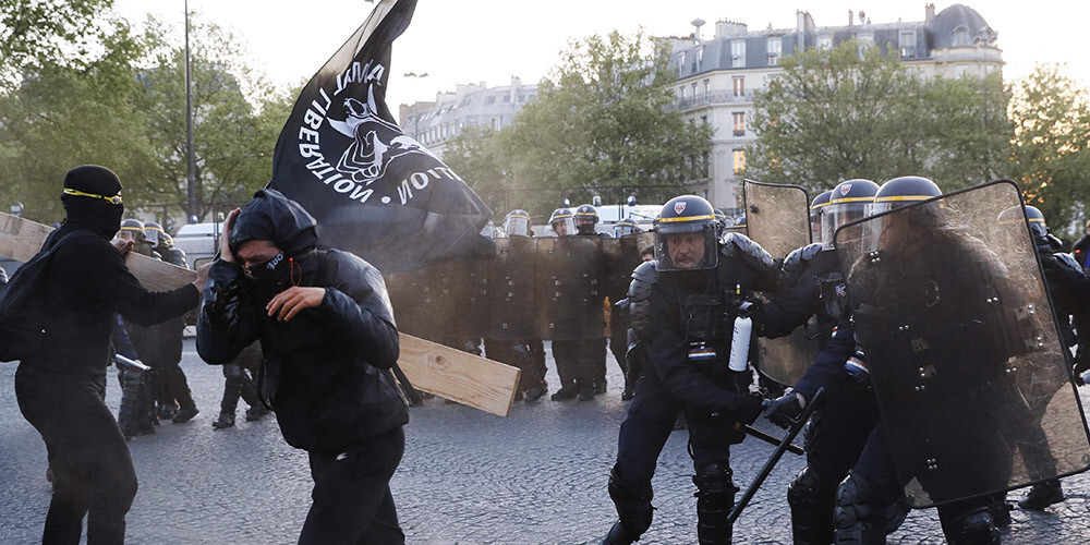 Kreiso ekstrēmistu sarīkoto nekārtību laikā Parīzē aizturēti 143 cilvēki