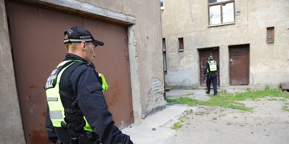 Baiss stāsts no Rīgas policistu hronikas: steidz pie maza puikas, kurš dzīvo šausmīgos apstākļos