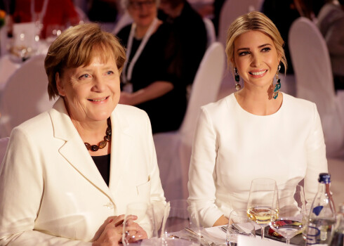 Ivanka Trampa, prezidenta meita, un Angela Merkele G20 dāmu samitā sēdēja pie viena galdiņa.