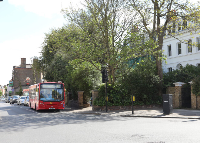 Vietas, ielas, sētas, ko aktieris Toms Hārdijs šķērsoja, dzenoties pakaļ mopēda zaglim Londonā.