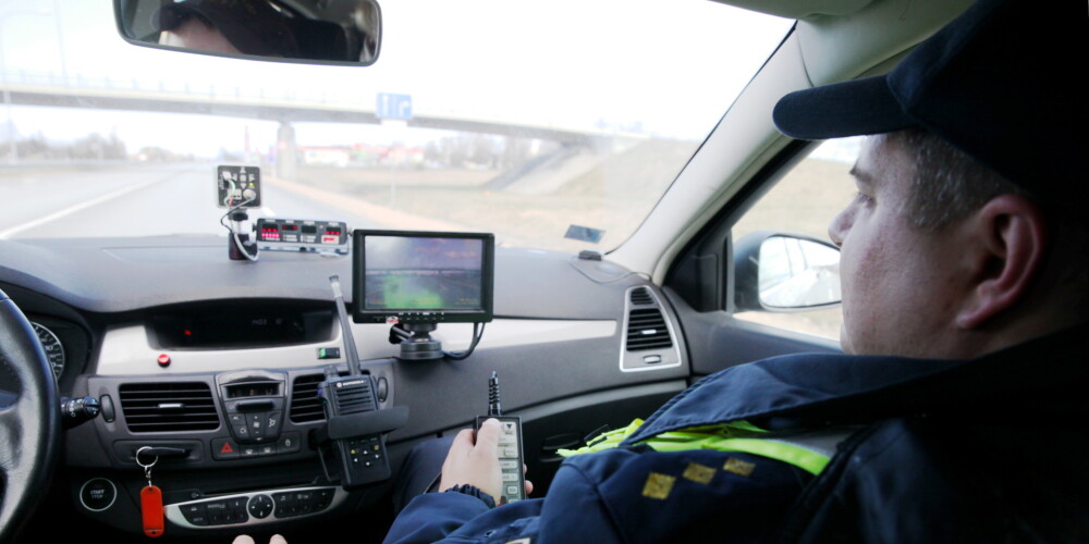 Viņi ar nozagtu "Hondu" jau bija ceļā uz Lietuvu... policija veikli notver rūdītu autozagļu bandu