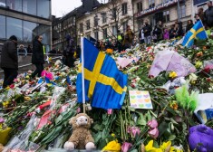 Šodien slimnīcā mirusi sieviete, kura cieta Stokholmas teroraktā