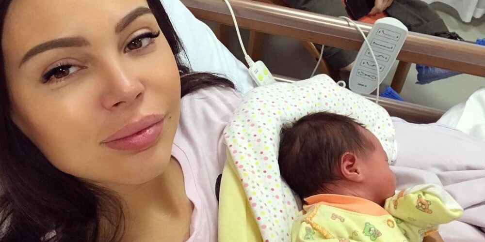 Оксана Самойлова показала новорожденную дочь