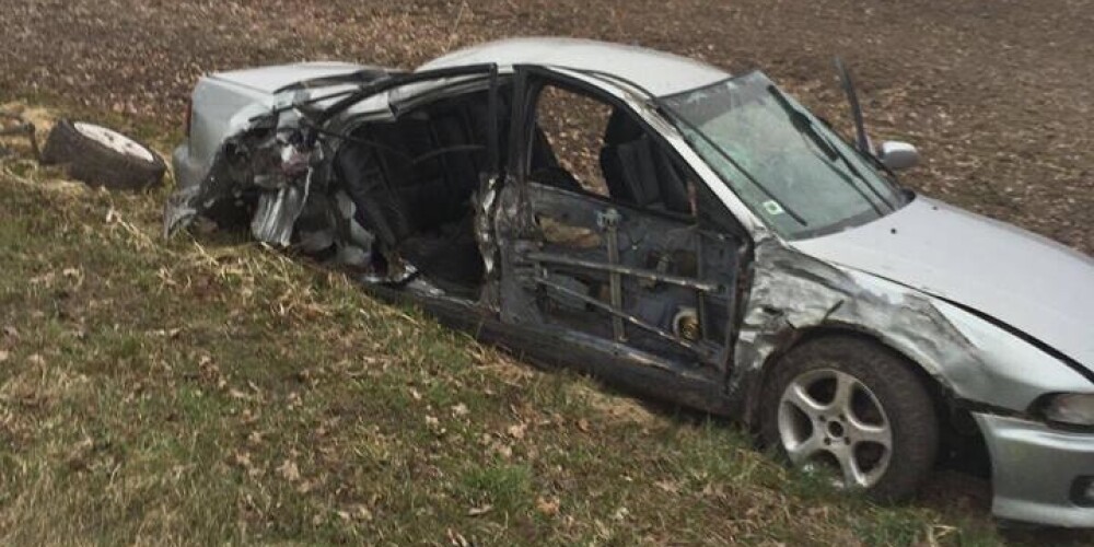 Traģiska avārija Madonas pusē - avarē auto ar iereibušiem jauniešiem
