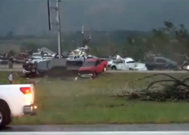 Teksasā plosās postoši tornado, kas nogalinājuši piecus cilvēkus