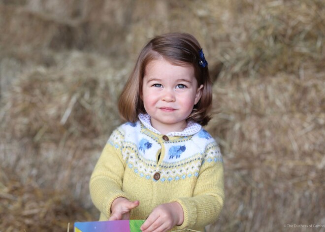 Pasauli aizkustina princeses Šarlotes jaunākā fotogrāfija