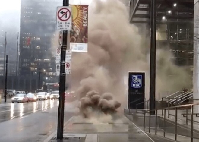 Toronto centru satricina četri skaļi sprādzieni no pazemes