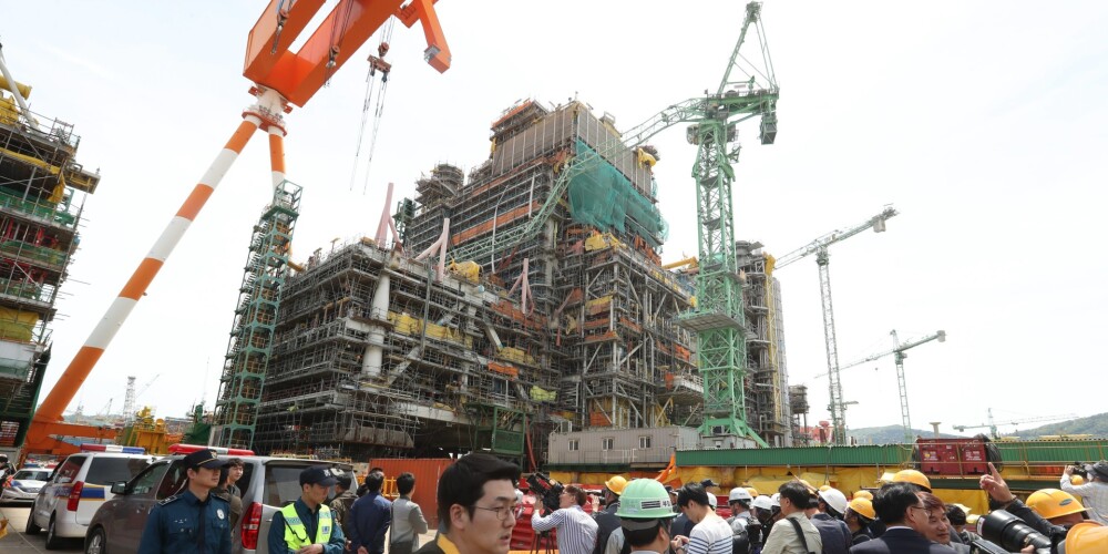 Traģēdija "Samsung" kuģu būvētavā: ceļamkrāns nogalina 6 strādniekus