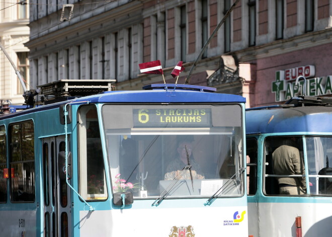 4. maijā būs izmaiņas sabiedriskā transporta sarakstos, autostāvvietu un klientu centru darbībā